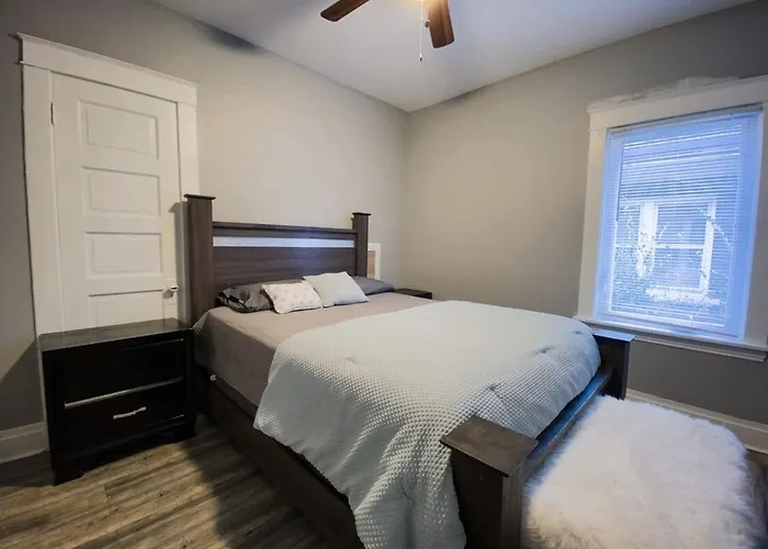 Large 6Br, 2 Bath In Niagara Falls