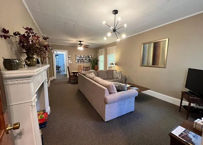 Great Gorge Guesthouse: Falls-View Retreat Near Downtown Attractions